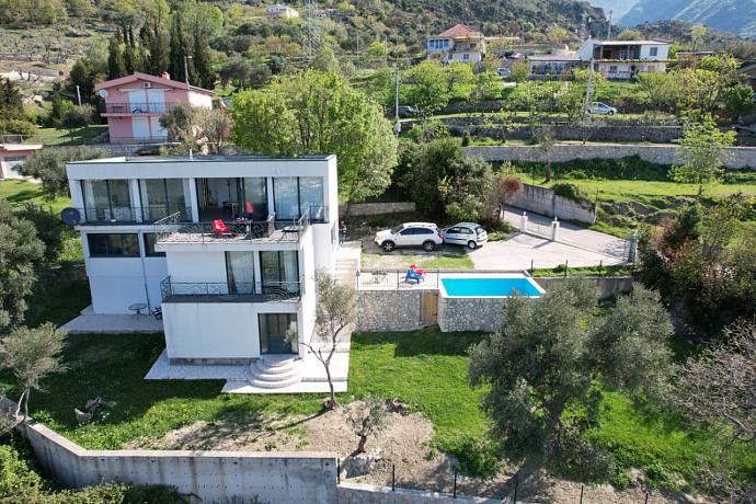 Three-story villa with a pool and a panoramic sea view near Bar